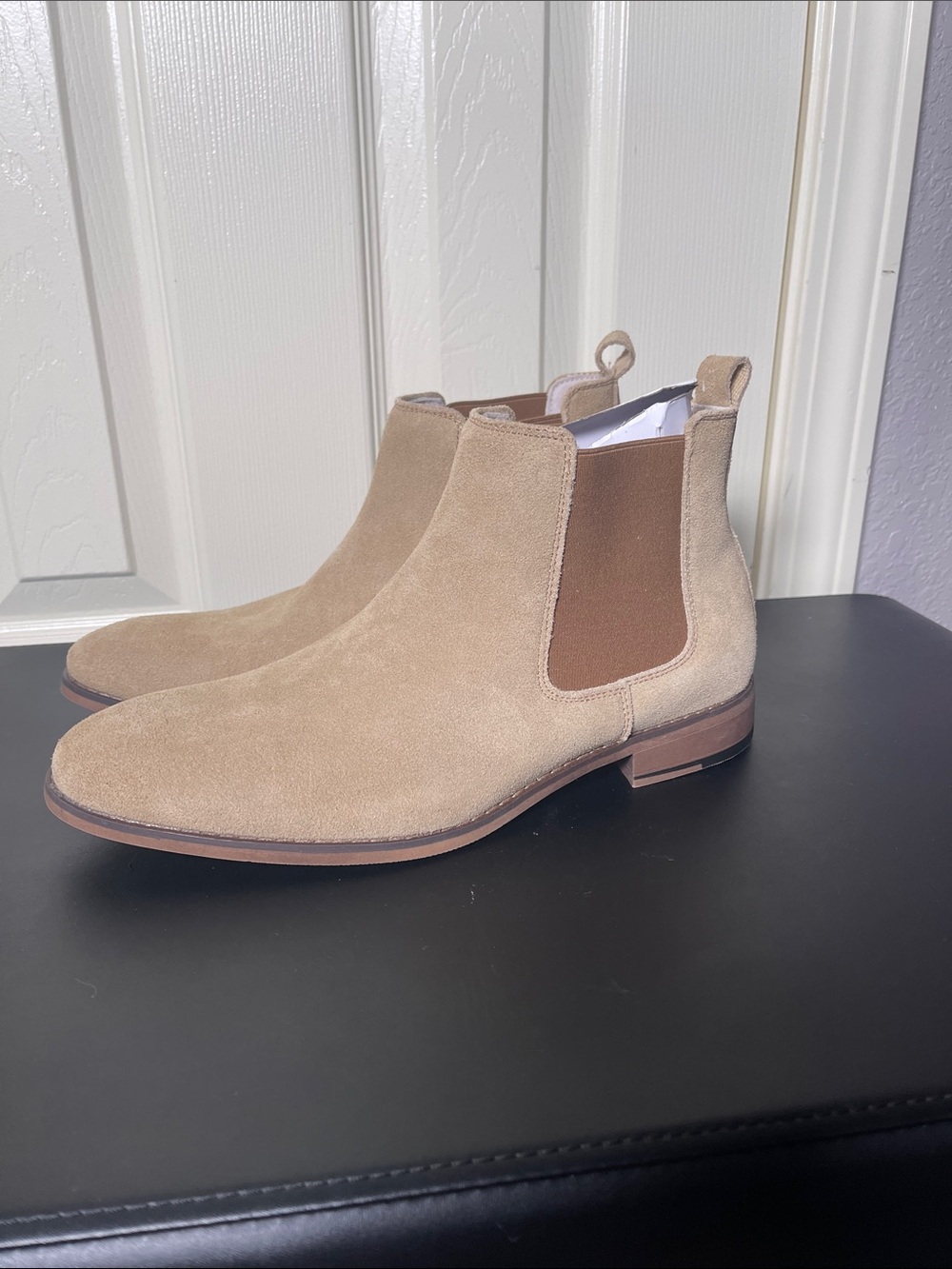 Men's Suede Chukka Boots in Light Beige with Brown Elastic